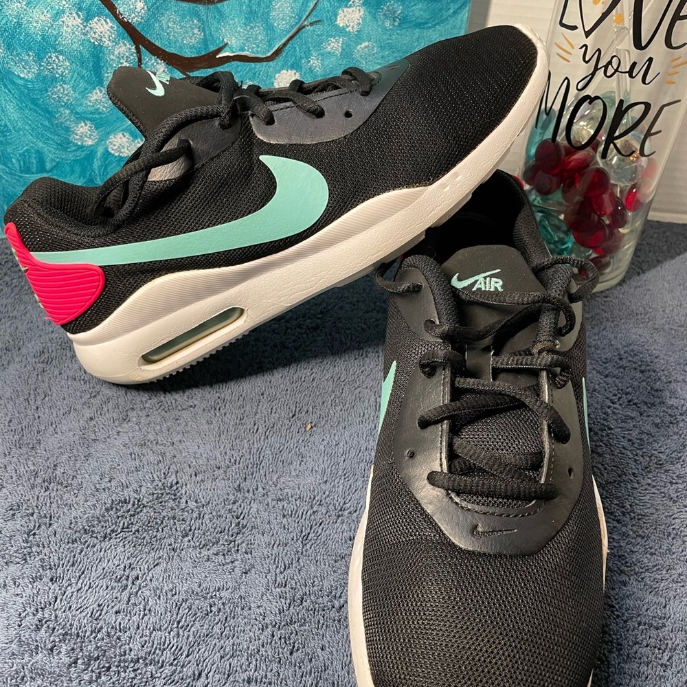 Nike Air Max Oketo sneakers in a black aurora green, and pink colorway size 9.5 - Picture 7 of 9